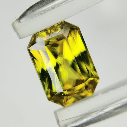 マダガスカル産スフェーン 0.94ct★煌めきダブリング凄まじいゴールドの美しい結晶