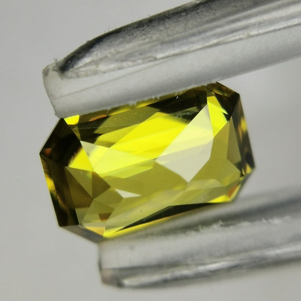 マダガスカル産スフェーン 0.94ct★煌めきダブリング凄まじいゴールドの美しい結晶