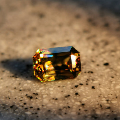 マダガスカル産スフェーン 0.94ct★煌めきダブリング凄まじいゴールドの美しい結晶