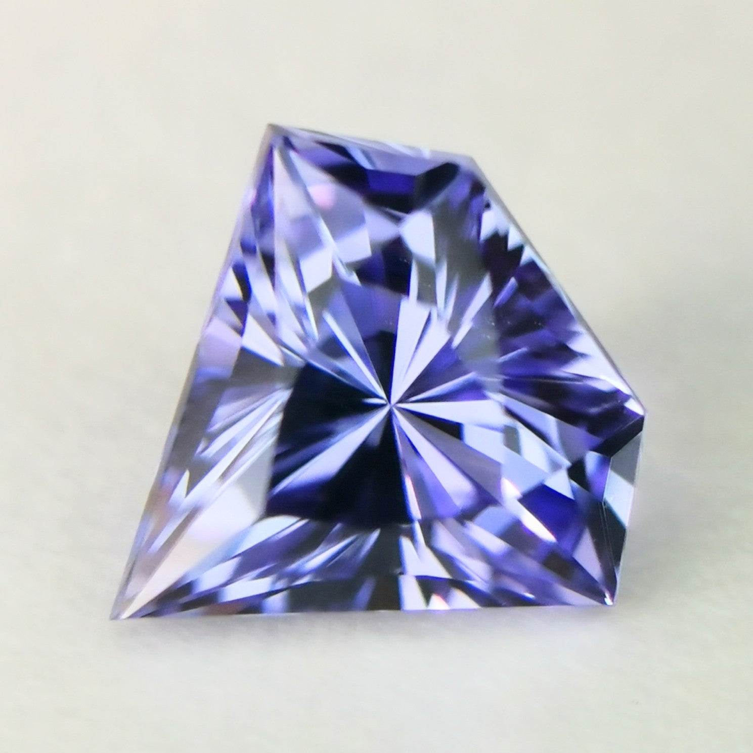 人気の宝石形が0.5ctアップで登場 / タンザナイト 0.54ct – GemTreeJapan