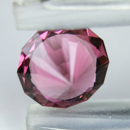 SOLD OUT 美色ボディーにナリカーカット  / パイロープガーネット 0.787ct