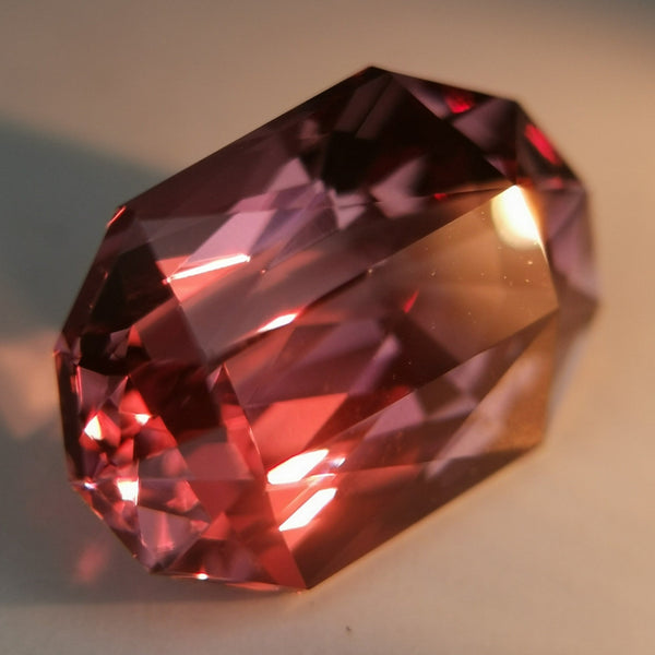 新カットカプセルシザース！色、透明度、カットが揃った マラヤガーネット 2.375ct