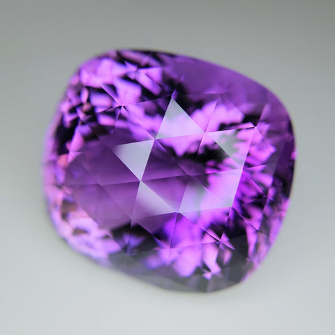 【お客さま専用】アメジスト 109.796ct / 超大粒にしてガッツリなレイちゃんカットが施された紫水晶