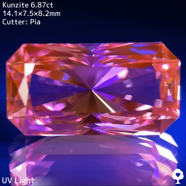 【9月誕生石プライス】圧倒的な放射線状カットの煌めきの濃いパープリッシュピンクの大粒傑作★クンツァイト 6.87ct
