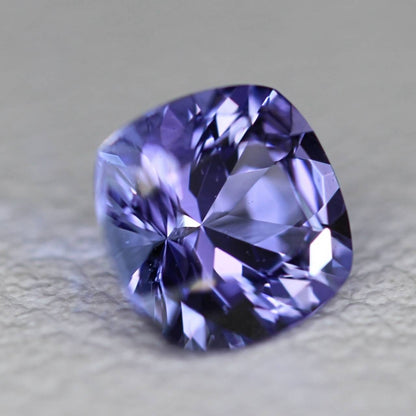 【勝手にチャットプレキャン】タンザナイト 0.49ct / ゲオちゃんのキューブカットが入ったシッカリ紫陽花色