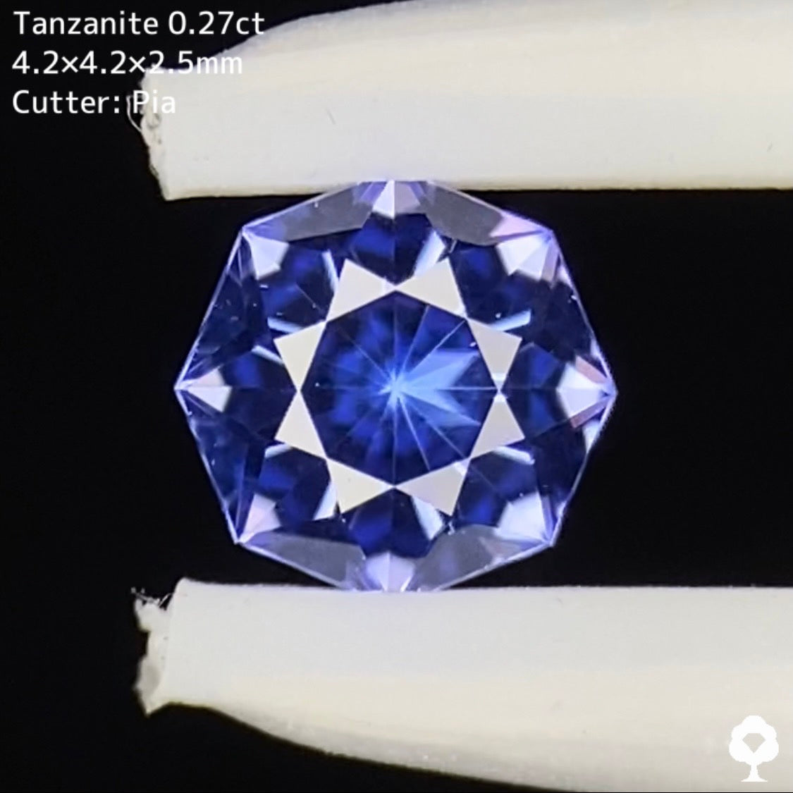 鋭いパビリオン側のカットから放たれる放射線状の煌めき★タンザナイト 0.27ct