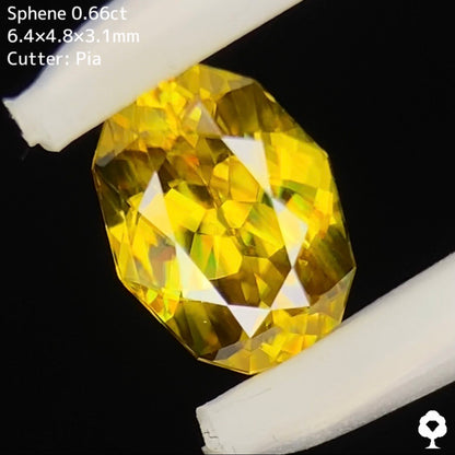 シャープなカットに仕上げられたファイアーギラギラマダガスカルゴールド★スフェーン 0.66ct