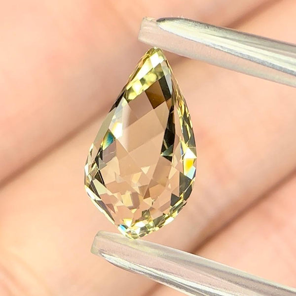 スクリューの在庫は残り2個【ノリ一押しの雫】ゴールデンラブラドライト 4.23ct