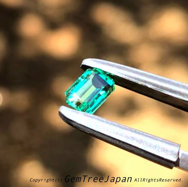 抜群の透明度と特有のネオン感✨コロンビア産ノンオイルエメラルド0.44ct