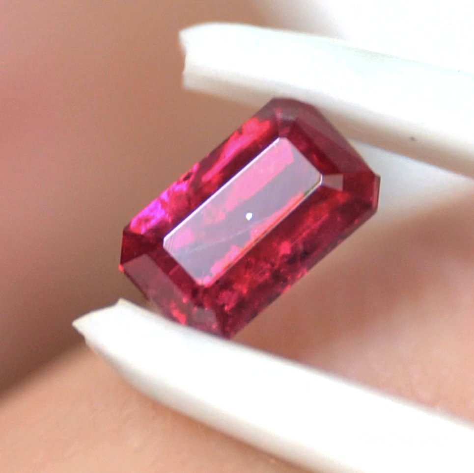 ピジョンブラッドレッド❣️非加熱ルビー0.463ct( モザンビーク産)☆ピアッちゃん作品