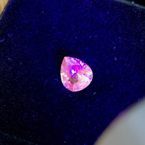 【“みどりの日”特別オークションその４】ＵＶガーネット0.88ct★ピアッちゃん作品