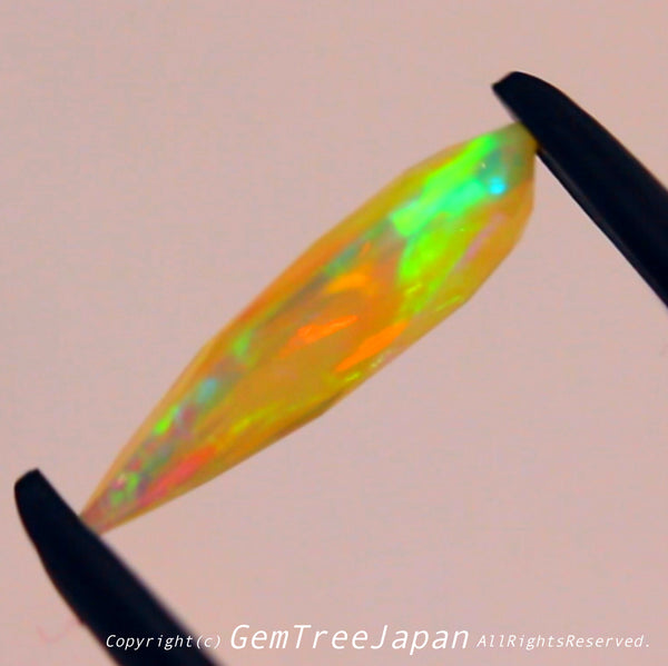 楽しさと綺麗さを兼ね備えたオーストラリア産オパール🌈✨"アディダス作"1.245ct💎