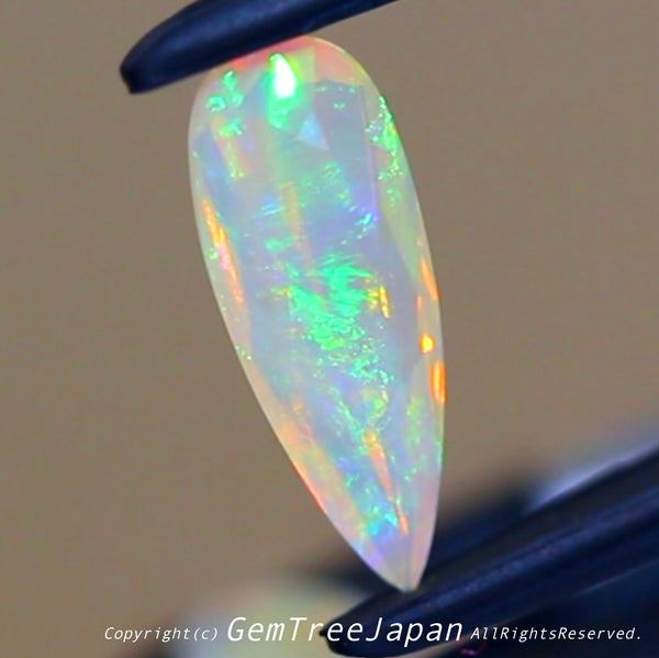 楽しさと綺麗さを兼ね備えたオーストラリア産オパール🌈✨"アディダス作"1.245ct💎