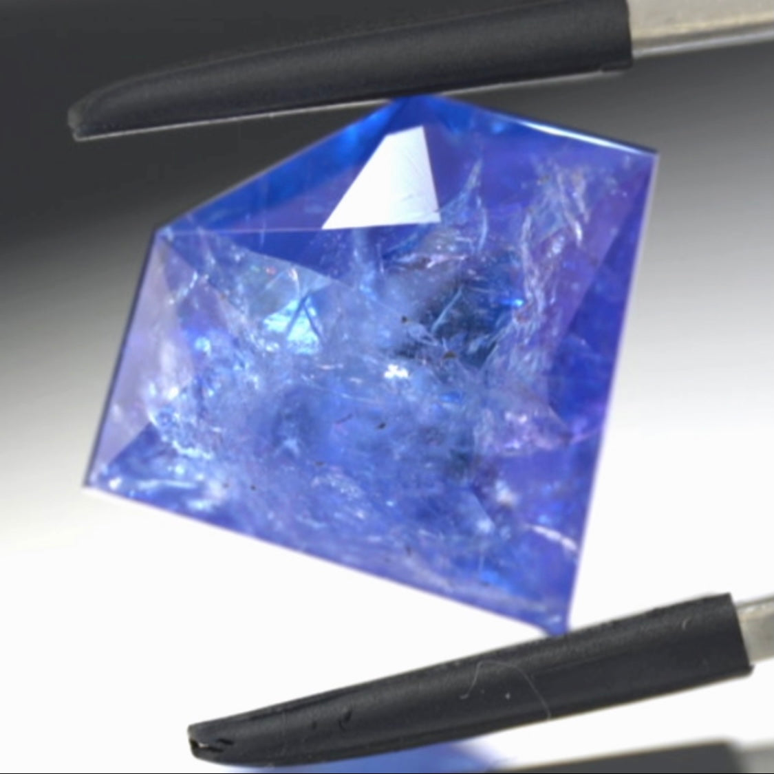 キレイじゃないけどメチャ可愛い💎宝石形タンザナイト6.56ct💎ピアッちゃん作品👍GTJ名物【HPオークション】こちらはクーポンはごめんなさい🙏