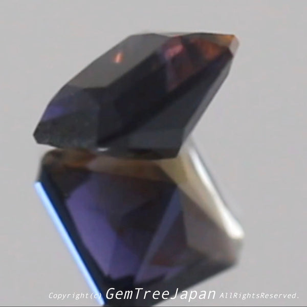 これぞアイオライトの面白さ😄こちらは1.41ct✨“青”特集 & “緑”特集 番外編❗半端ない多色感️👍