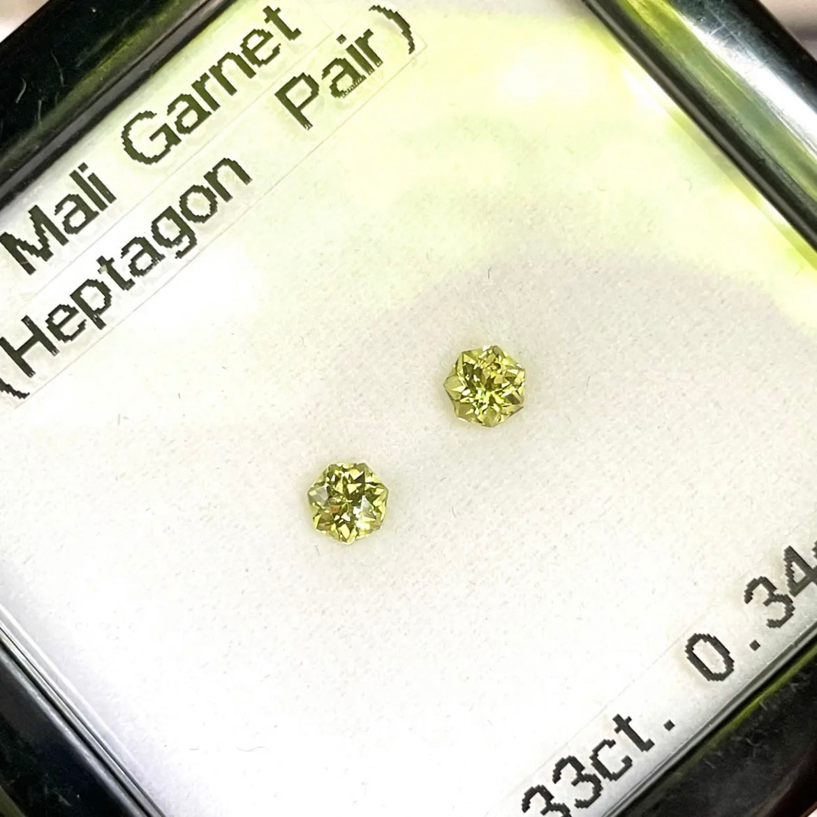 【SOLD OUT】マリガーネット ペア 0.33ct.&0.34ct. ピアッちゃん作品★お問合せ特別価格★