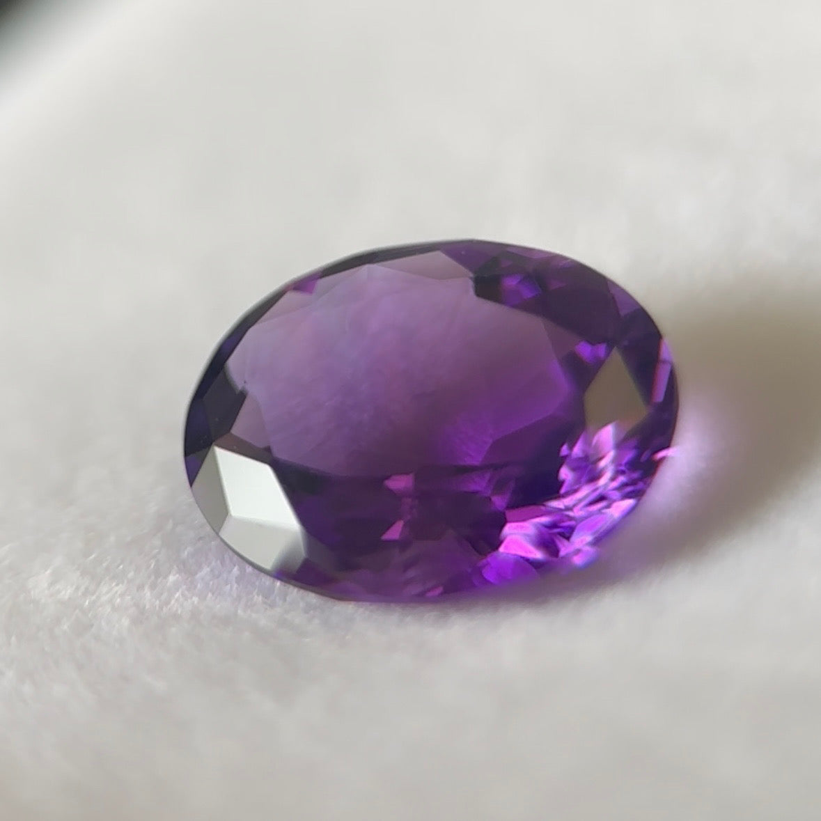 価格改定からさらに年末ハラキリ❗️虹がかかる🌈アメジスト 2.72ct 変則キューブカット