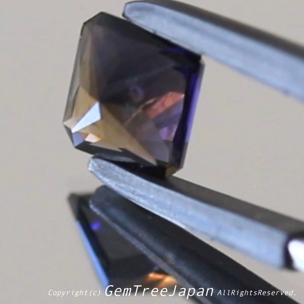 これぞアイオライトの面白さ😄こちらは1.41ct✨“青”特集 & “緑”特集 番外編❗半端ない多色感️👍