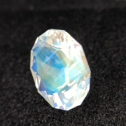 💎✖️８✨宝石形が見えるピアッちゃん新カット💎インクル見えるこの結晶感が幻想的🦄レインボームーンストーン1.400ct