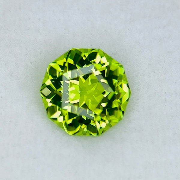 💎✖️５✨宝石形が見えるピアッちゃん新カット💎価値ある奇数形の中でも可愛さ引き立つ五角形テーブル🍀ペリドット1.03ct