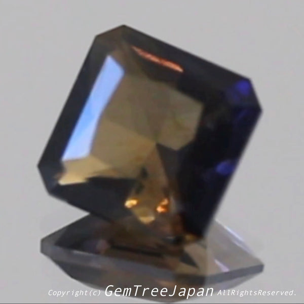 これぞアイオライトの面白さ😄こちらは1.41ct✨“青”特集 & “緑”特集 番外編❗半端ない多色感️👍