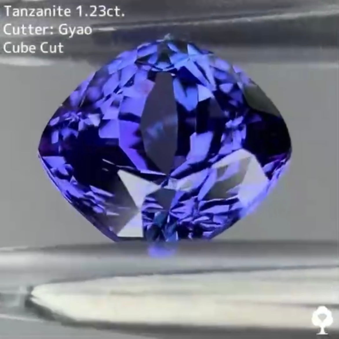 【お客さま専用】花のような煌めきを放つ多色性感じる美色クッションタンザナイト 1.23ct  ゲオちゃん作品【Cube Cut】20ZBご利用価格