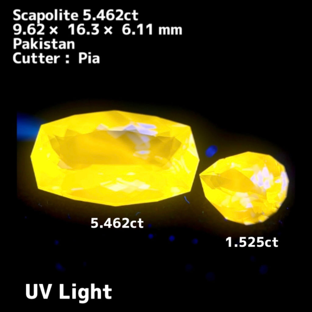 あの人気宝石が圧巻の大きさで登場❗️UVライトでイエローに激変🔦強