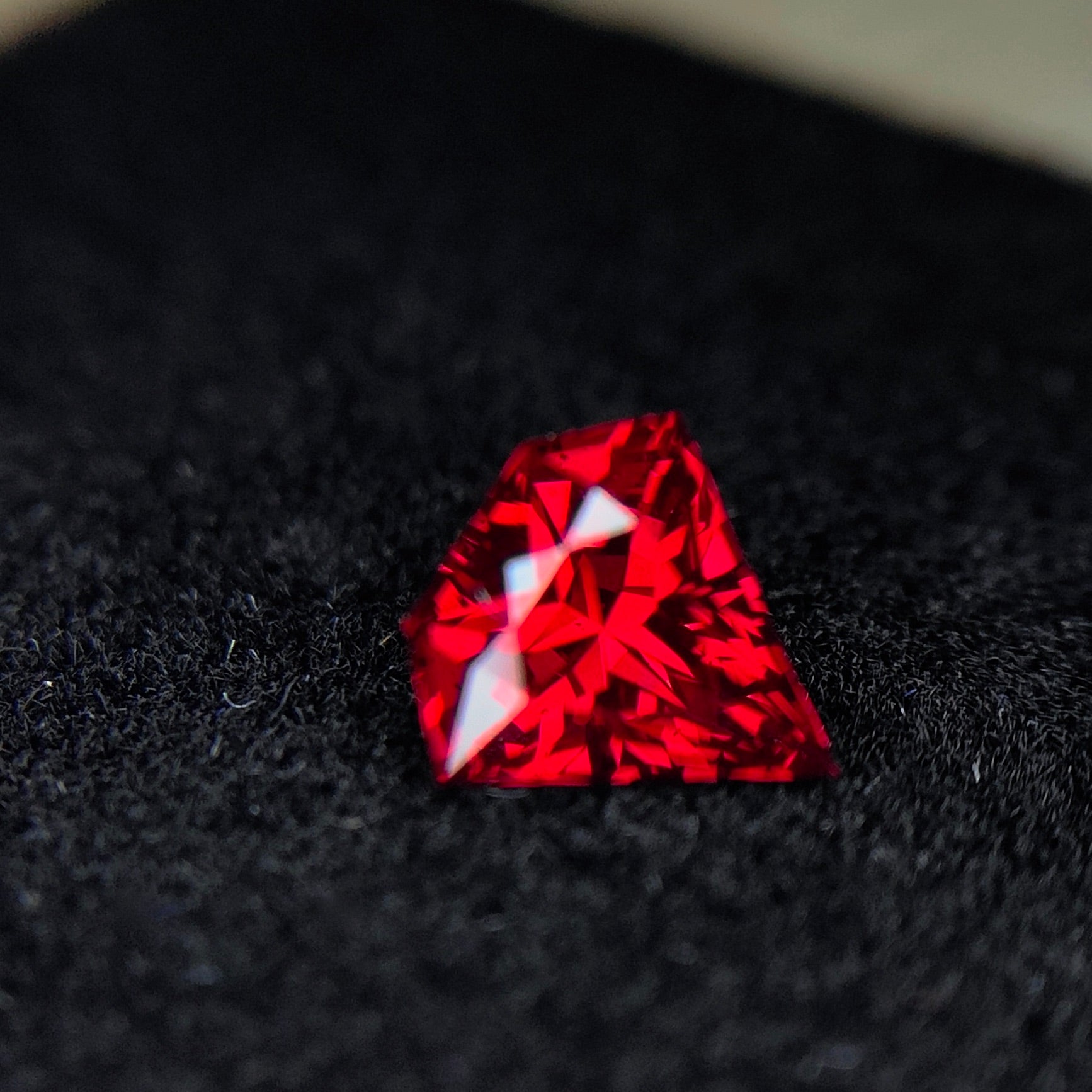 【✌️1/31 21:00終了❗️1ヶ月オークション】本色の赤と宝石形シェイプが美しすぎる赤の王様★レッドスピネル 0.736ct💎✨❗️