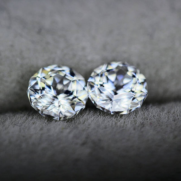 さてさて😁ジルコンはどこに隠れているのかな❔🧐ZBカットのカラーレスジルコン✨0.73ct & 0.73ct