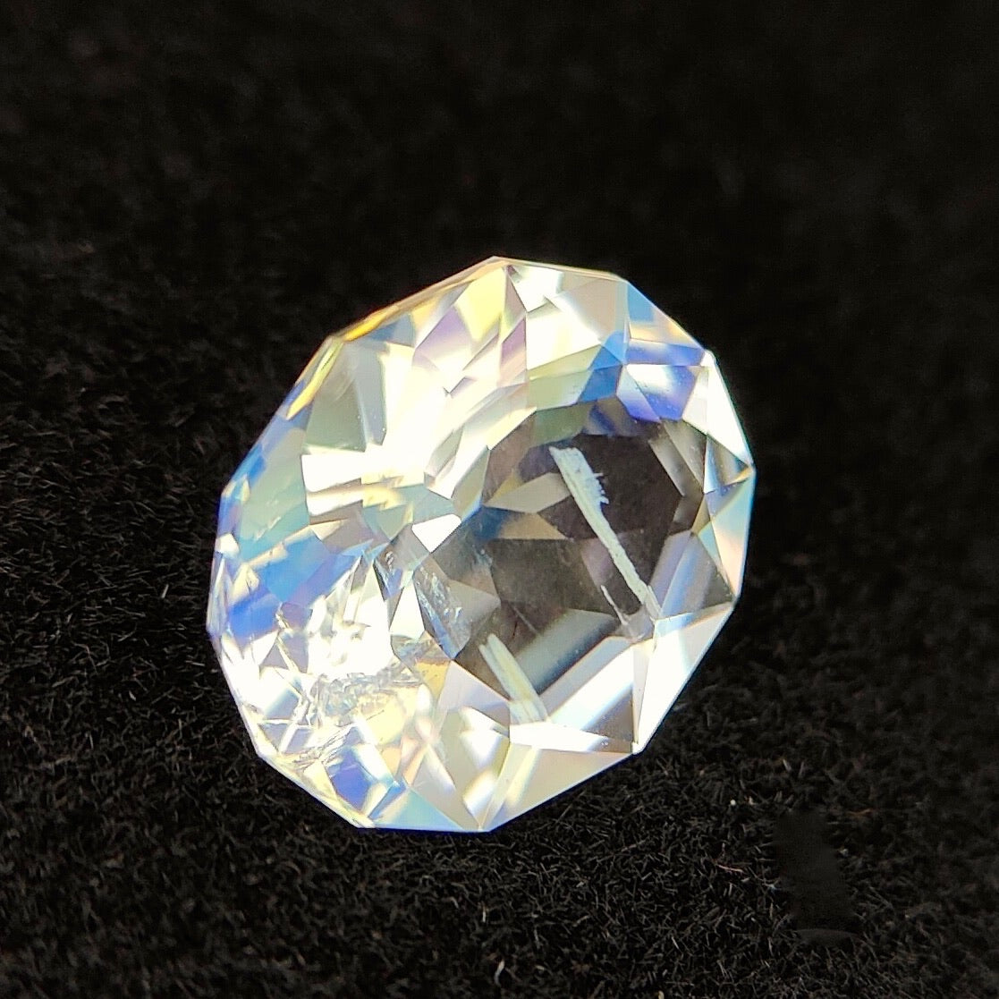 💎✖️８✨宝石形が見えるピアッちゃん新カット💎インクル見えるこの結晶感が幻想的🦄レインボームーンストーン1.400ct