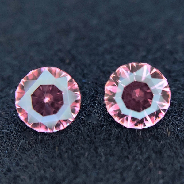 レアなシッカリピンクカラー💖✨ペアで登場♬ZBカットで楽しむピンクジルコン0.314ct/0.331ct★ピアッちゃん作品