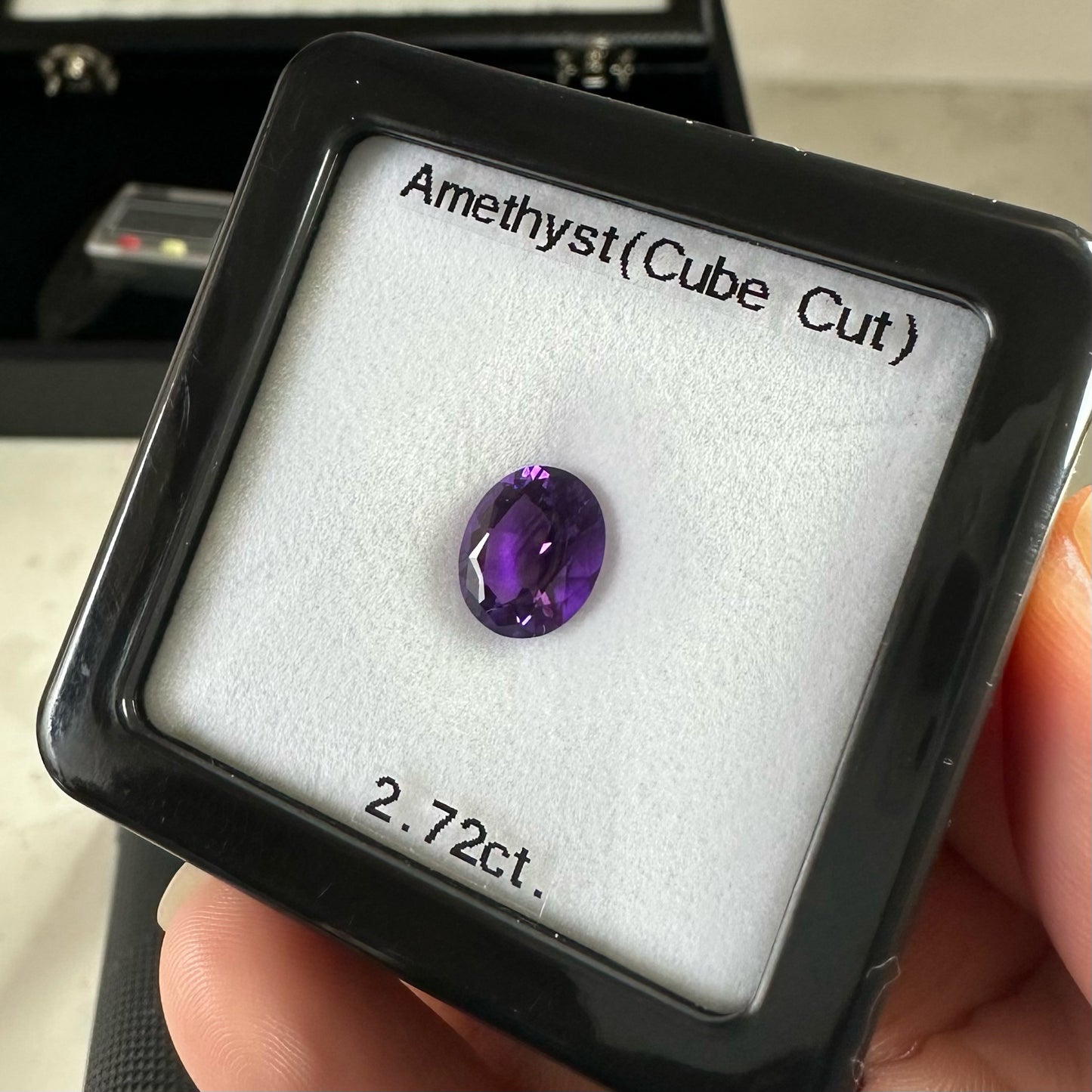 価格改定からさらに年末ハラキリ❗️虹がかかる🌈アメジスト 2.72ct 変則キューブカット