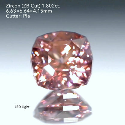 マラヤみたい❓オレンジィな大人のピンク💕ジルコン（ZB Cut）1.802ct