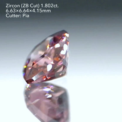 マラヤみたい❓オレンジィな大人のピンク💕ジルコン（ZB Cut）1.802ct