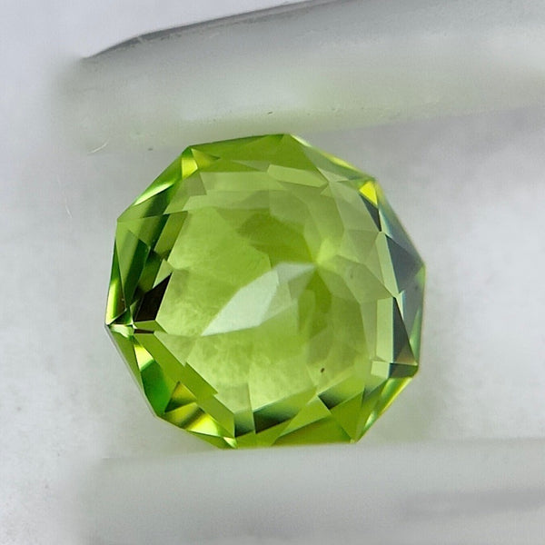 💎✖️５✨宝石形が見えるピアッちゃん新カット💎価値ある奇数形の中でも可愛さ引き立つ五角形テーブル🍀ペリドット1.03ct