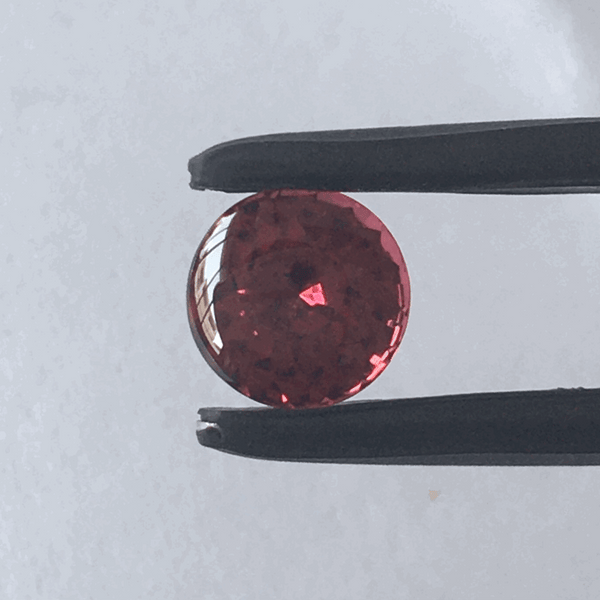 "0.92ct"その1☝️カット工場全員野球のバフトップ ロードライトガーネット🔮