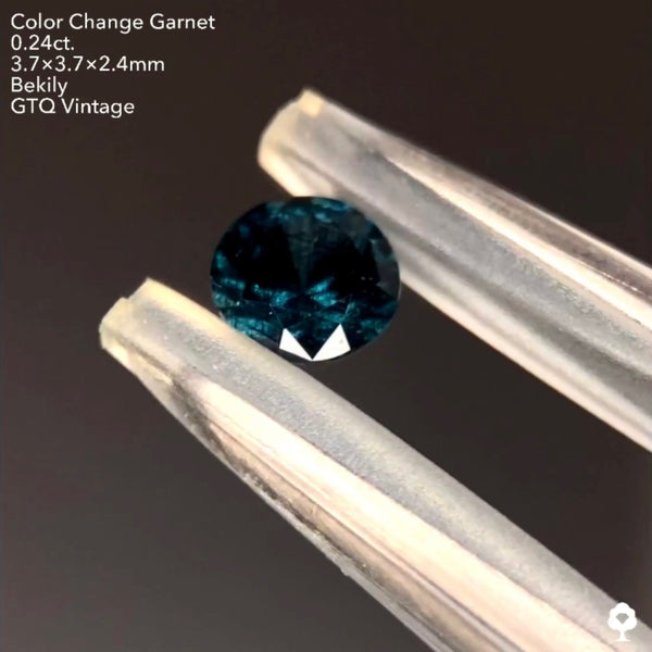 No２０.🌕趣高めインディゴ系ブルー🦋ベキリー(カラーチェンジ)ガーネット0.24ct❤️‍🔥全サイトで販売スタートLive💎✨❤️‍🔥🔦