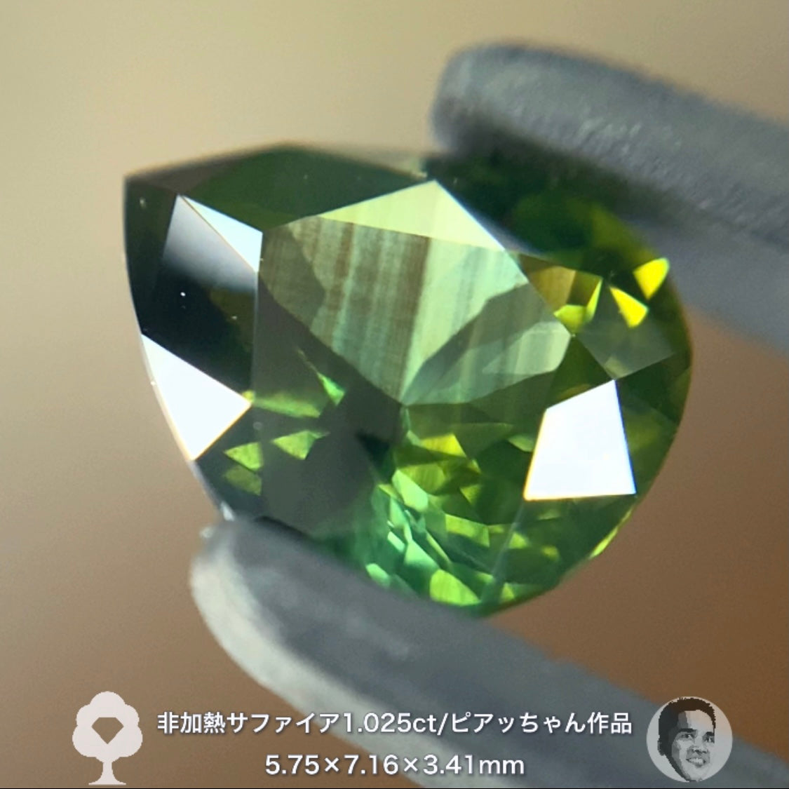 ゴールデンシラーが煌めく非加熱サファイア1.025ct✨ピアッちゃん作品