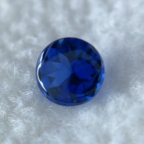 美色ブルーの可愛いバフトップラウンド★カイヤナイト 0.17ct 吉村&ゲオちゃん作品
