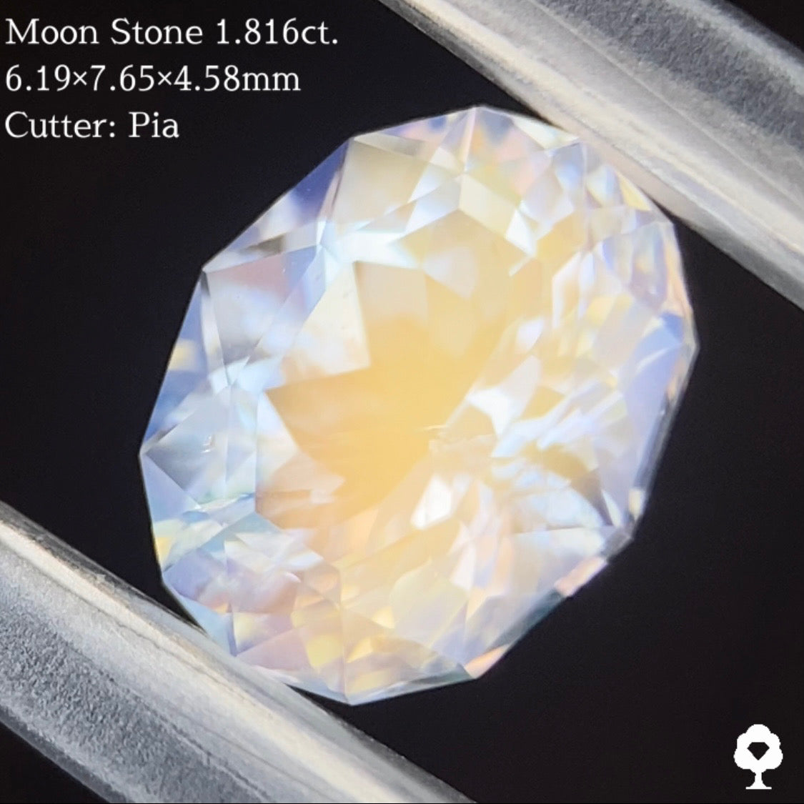 噂の新カットで仕上げられたオレンジシラーのムーンストーン1.160ct/ピアッちゃん作品