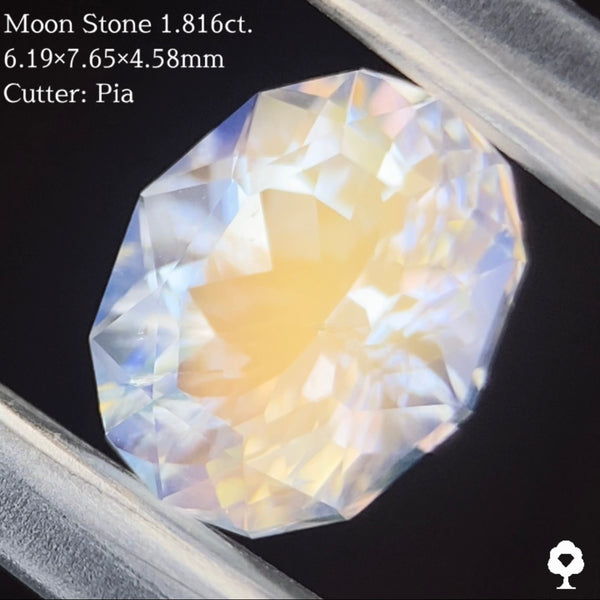 噂の新カットで仕上げられたオレンジシラーのムーンストーン1.160ct/ピアッちゃん作品