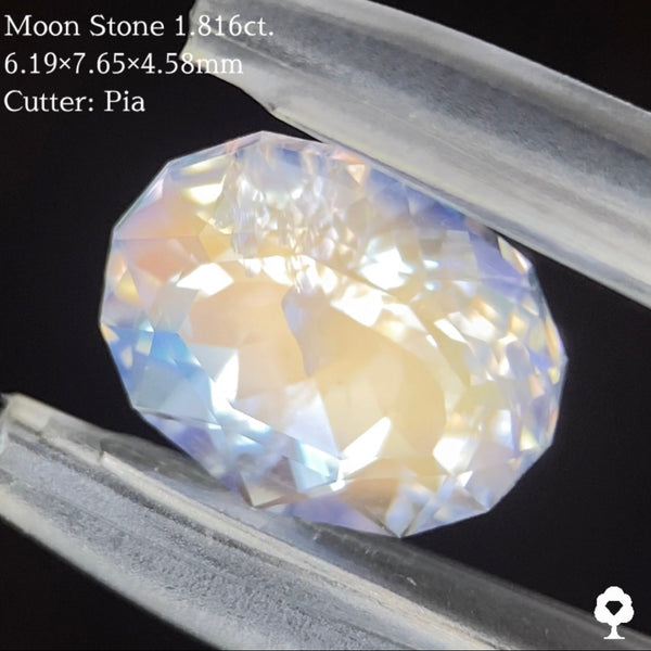 噂の新カットで仕上げられたオレンジシラーのムーンストーン1.160ct/ピアッちゃん作品