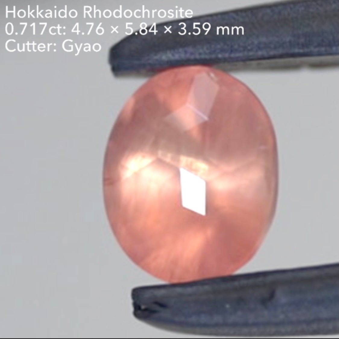 【SOLD OUT】大窓・小窓がついた新キューブカット🎁北海道産ロードクロサイト0.717ct💎ゲオちゃん作品