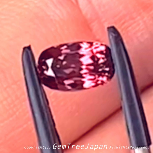 貴重な「赤系」❗️タンザニア産非加熱ジルコン✨アディダス仕上げの2.414ct👍