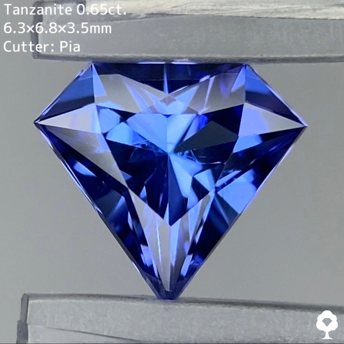 美プロポーションと美色で輝き美しい宝石形★タンザナイト 0.65ct