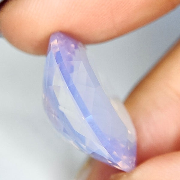 アメラテはいかが？✨混ざり合うミルクがお洒落✨バイカラーチックなミルキーアメジスト18.654ct✨ピアッちゃん作品〜宝石形が浮かぶZBカット〜