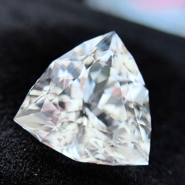 ジャパニーズダイヤモンド✨澄み切ったしなやかな輝きから目が離せない✨ダンビュライト7.768ct✨ピアッちゃん作品