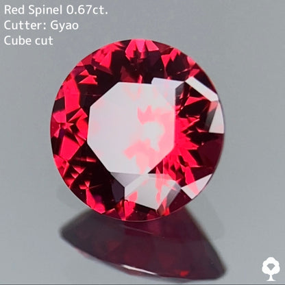 ピンク寄りレッドの強い彩度とテリの縁取りキューブカット★レッドスピネル 0.665ct【Cube cut】