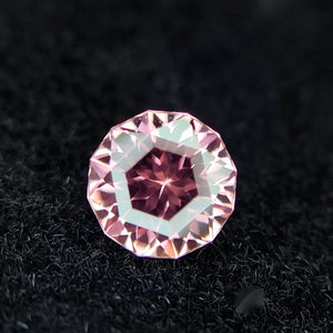 【チャットオークション御落札様専用】レアなシッカリピンクカラー✨ ZBカットで楽しむピンクジルコン0.244ct★4ZBご利用価格★