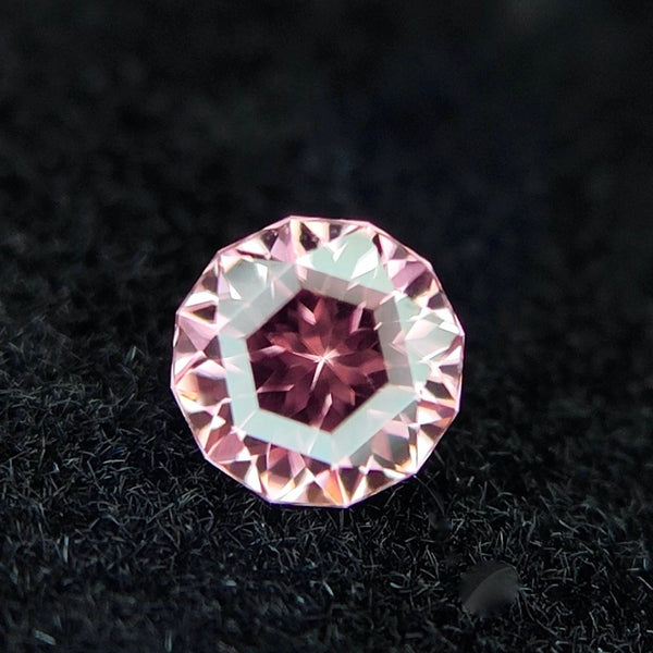 【チャットオークション御落札様専用】レアなシッカリピンクカラー✨ ZBカットで楽しむピンクジルコン0.244ct★4ZBご利用価格★